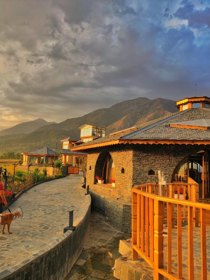 Osho Himalayas Wellness Resort Кангра Экстерьер фото