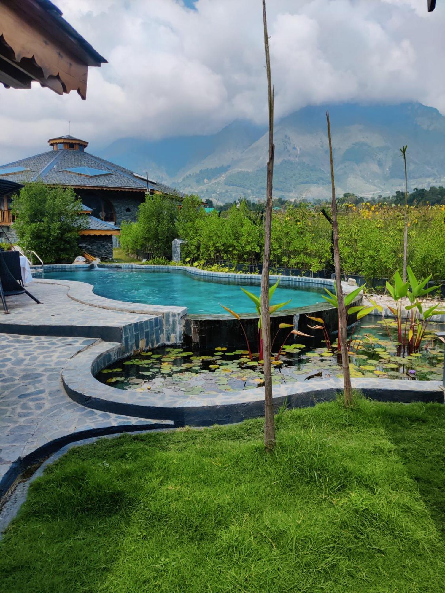 Osho Himalayas Wellness Resort Кангра Экстерьер фото